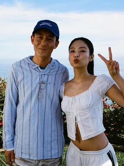 Jennie惊喜合体陈冠希 网惊：父女既视感