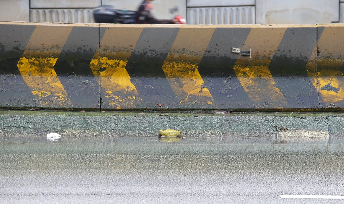 me03主文-大都会/余保凭:路堤积水半年无人理/4图