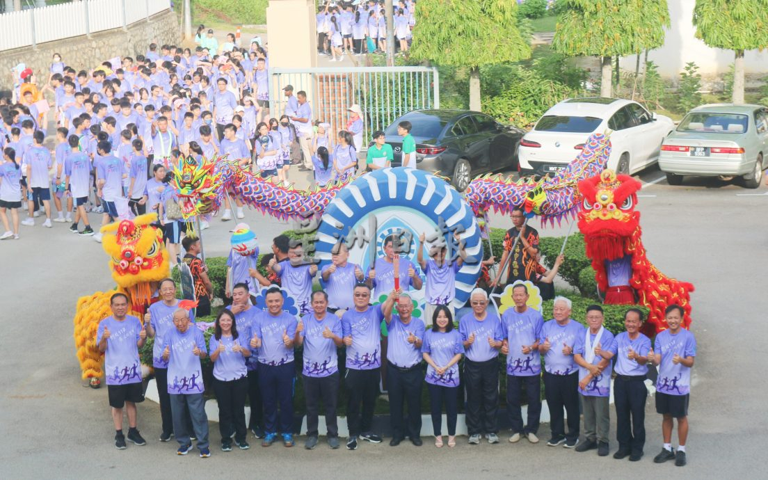 NS波德申/“创校110，齐心向前行”，波中小学火炬行吸引超过2000人参与，齐心护华教！