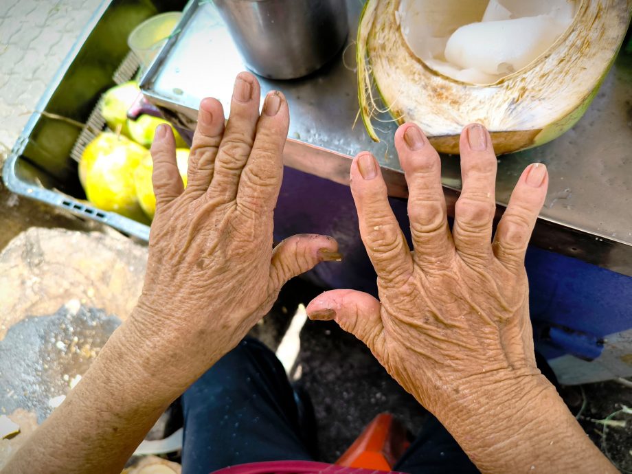 ns芙蓉/卖椰水甘蔗水50多年 女小贩成壁画代表人物