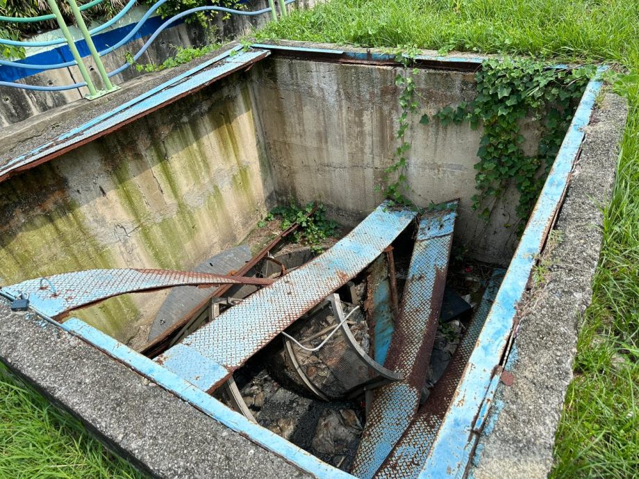 NS芙蓉／芙公市排水沟垃圾过滤网损坏 堆积垃圾 