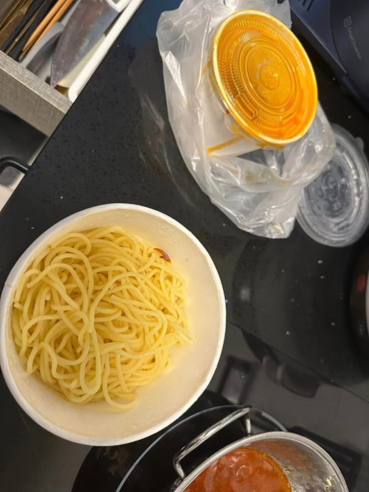 RM20竟买到kosong虾面! 女子大骂:“老板你睡得着吗?”