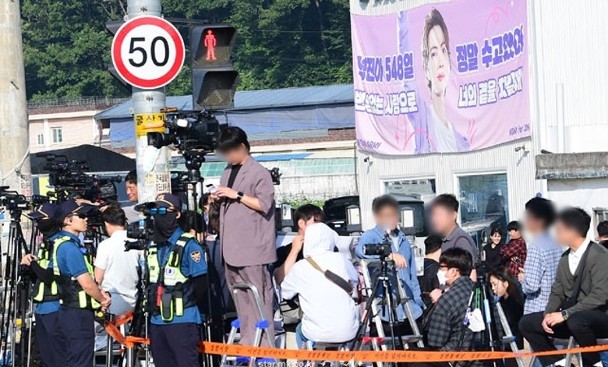 RM吹色士风接风 Jin退伍BTS 7人合体