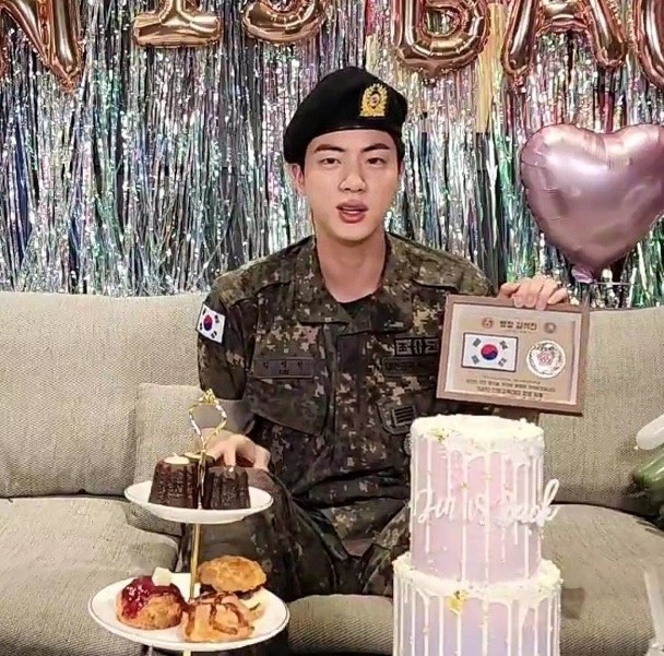 RM吹色士风接风 Jin退伍BTS 7人合体