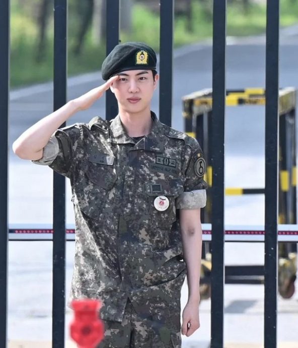 RM吹色士风接风 Jin退伍BTS 7人合体