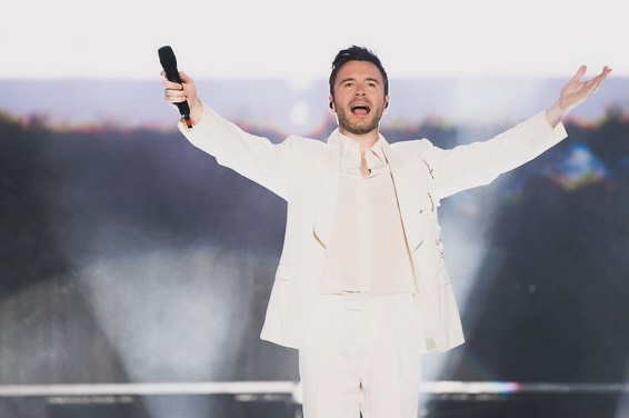 Westlife撂国语互动出包 发音不准全靠“摔”