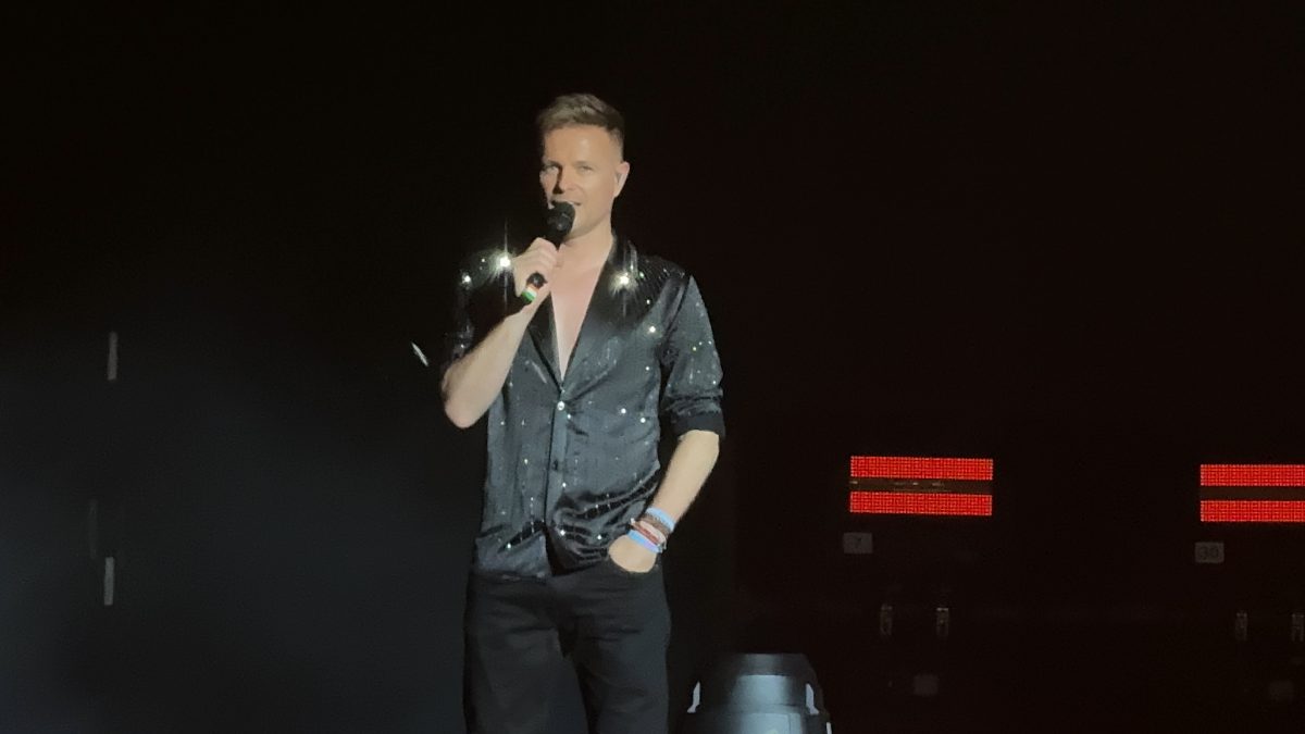 Westlife撂国语互动出包 发音不准全靠“摔”