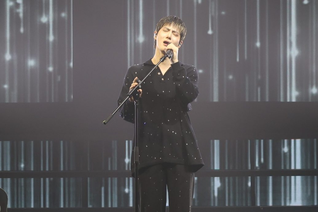 SUHO被EXO-L应援感动哭 喊话要转告成员再来马开唱