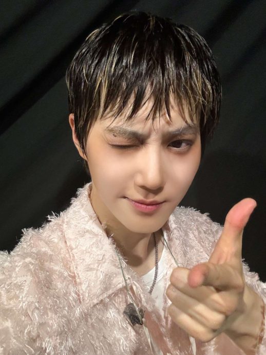 SUHO被EXO-L应援感动哭 喊话要转告成员再来马开唱