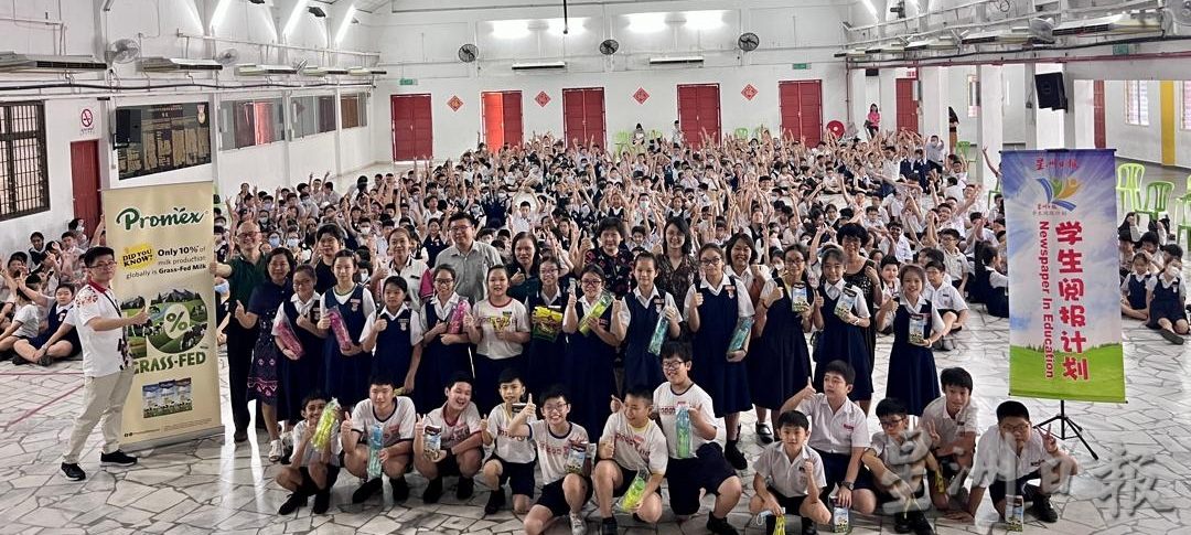 “阅报计划”走入育才万华小学 与学生互动 欢乐满满