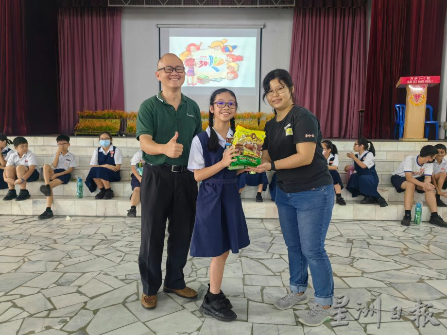 “阅报计划”走入育才万华小学 与学生互动 欢乐满满