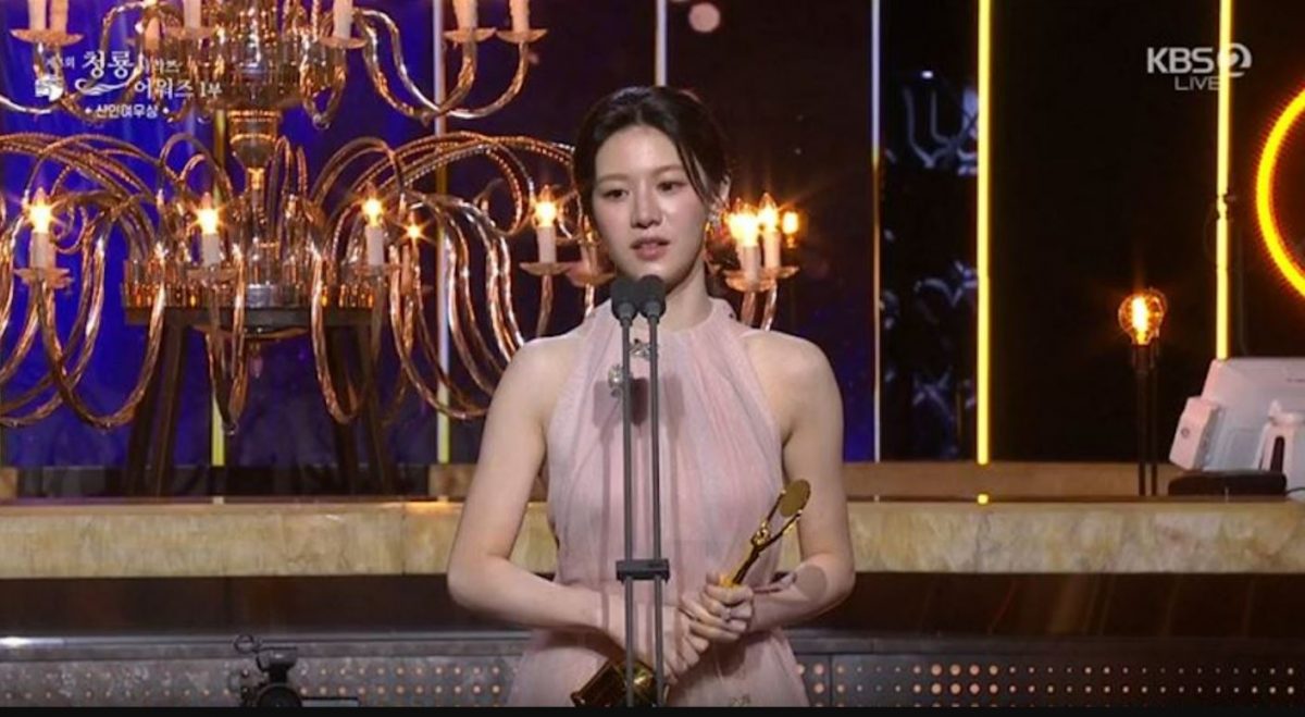 《Moving》大热夺青龙大赏 朴宝英封后喊话忧郁症患者