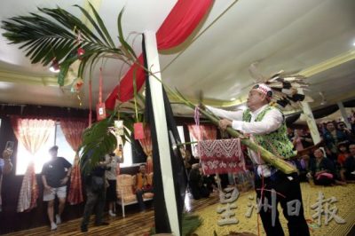 【丰收节/01】走入长屋,感受节庆的神圣与醉醺──达雅族丰收节