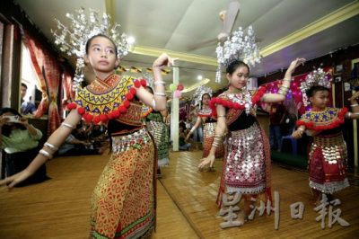 【丰收节/01】走入长屋,感受节庆的神圣与醉醺──达雅族丰收节