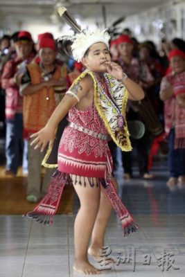 【丰收节/01】走入长屋,感受节庆的神圣与醉醺──达雅族丰收节