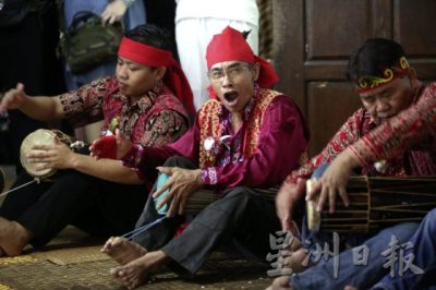 【丰收节/01】走入长屋,感受节庆的神圣与醉醺──达雅族丰收节