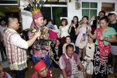 【丰收节/01】走入长屋,感受节庆的神圣与醉醺──达雅族丰收节