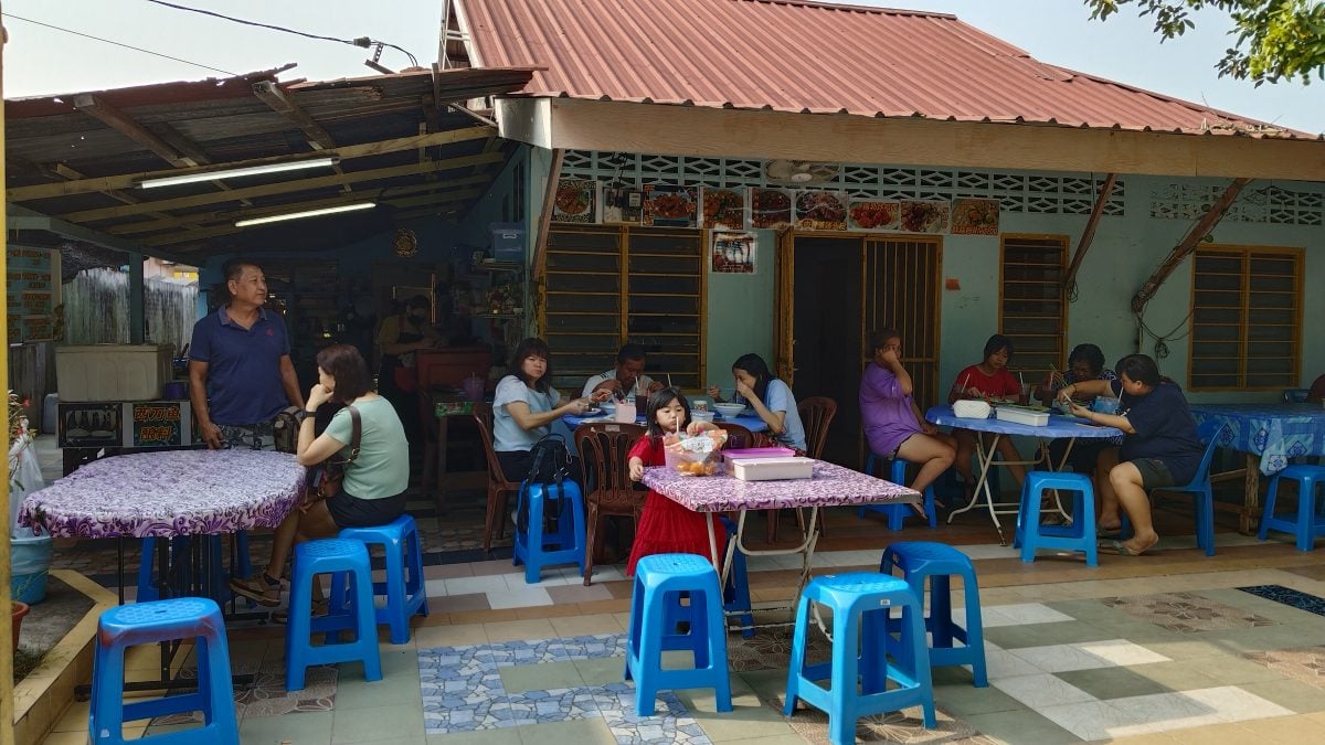 【人气美食】/东兴港金金粉档 探寻灵魂咖哩之旅