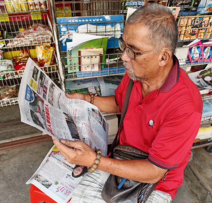 【报庆95】派报人说故事:36年如一日派报 张荣和与订户成老朋友
