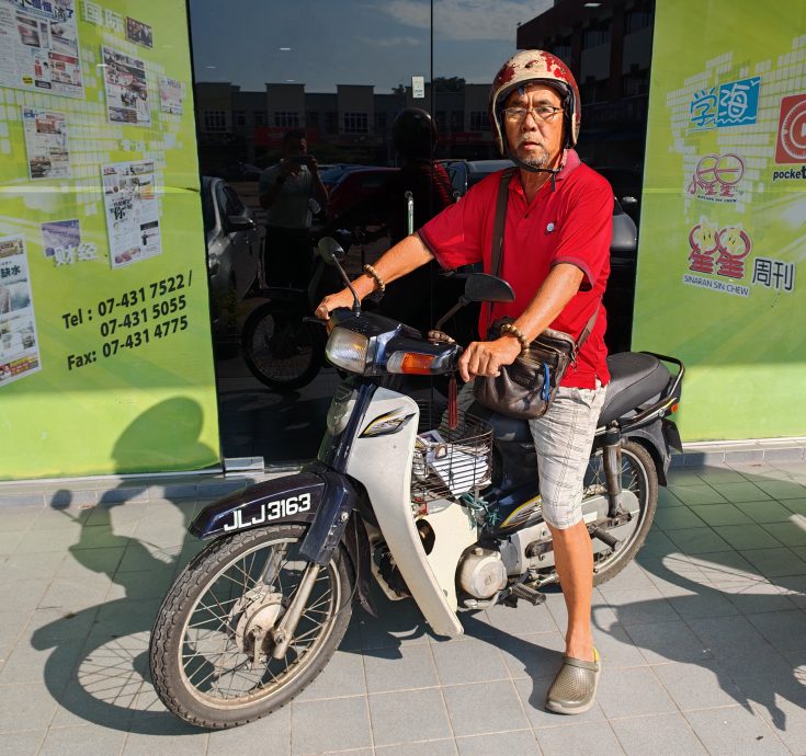 【报庆95】派报人说故事:36年如一日派报 张荣和与订户成老朋友