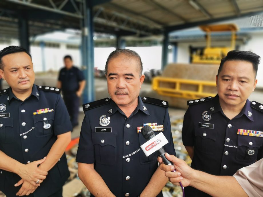 三马拉汉警方出动压路机压毁198台约值20万令吉的挖矿机