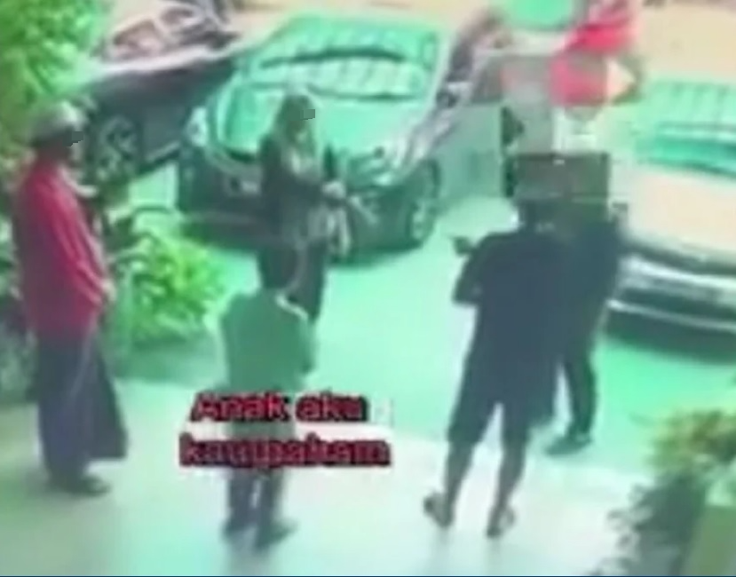 上传“父怒骂老师剪儿头发”视频 前老师:“要提醒人们尊师重道”