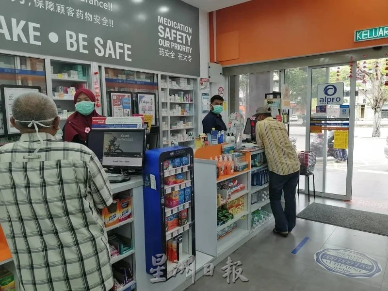 东封面:卫生部宣布冠病新指南,民众认同“与冠病共存”。