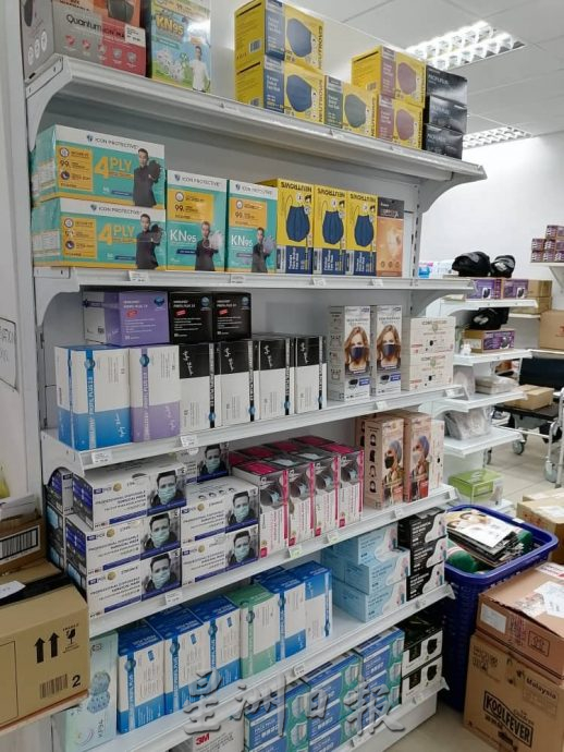 东封面:卫生部宣布冠病新指南,民众认同“与冠病共存”。