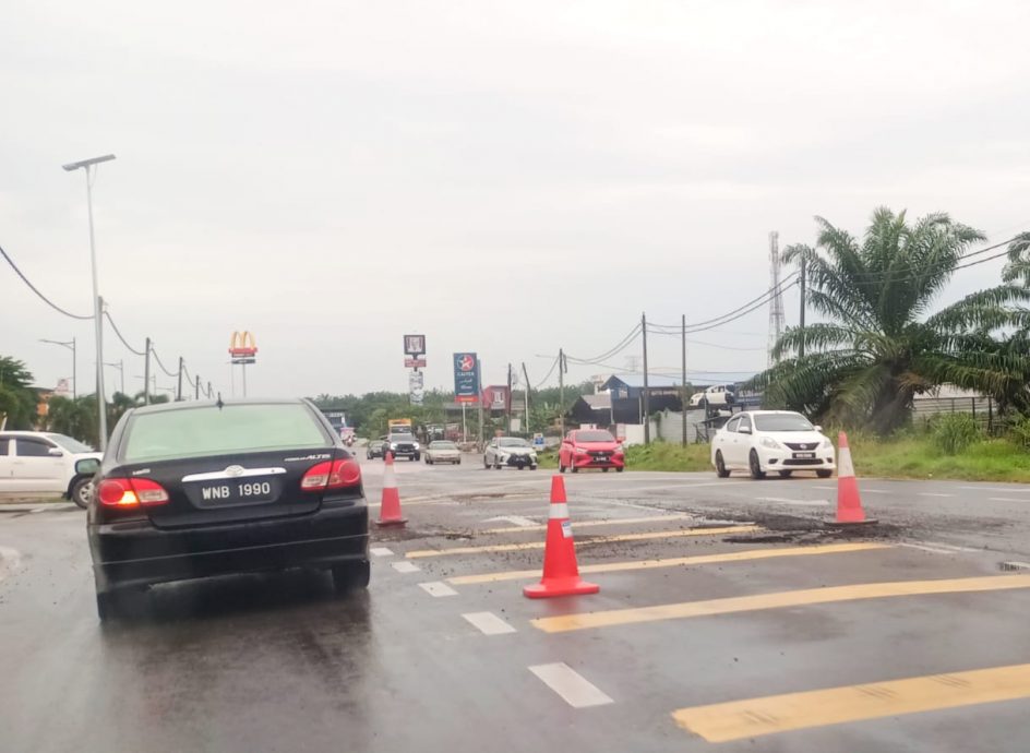 东:十号联邦公路爆管维修封锁车辆改道