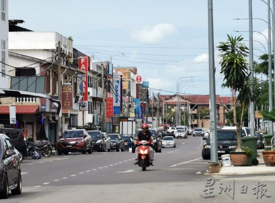 东:单向道逆向行驶险象环生