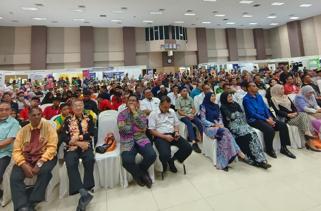 东：彭亨土地嘉年华（淡马鲁县）近千人参与