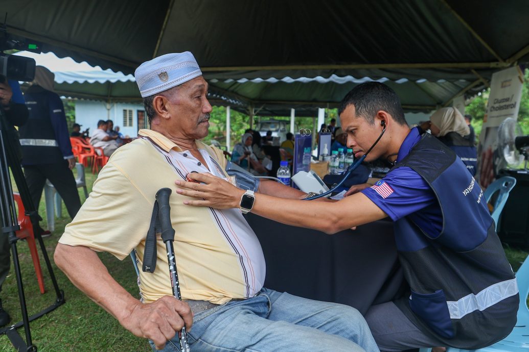 东:彭苏丹出席刁曼岛人民体检活动