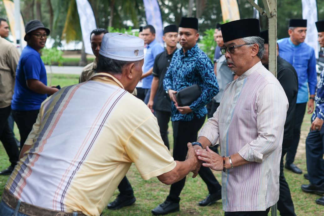 东:彭苏丹出席刁曼岛人民体检活动