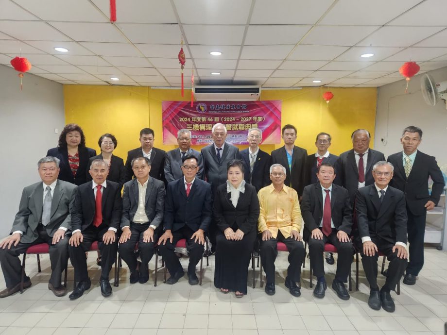 东:登嘉楼广东会馆会长丘燕萍指出,社团工作吃力不讨好,不是一项简单的任务,她将尽力做好自己的职责,与理事携手推动会务提升和发展。