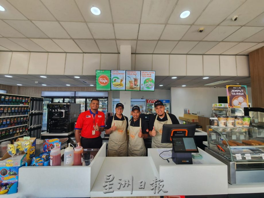 东:登州第一家邮政局便利商店Pos Shop本月中投入运作,为顾客提供多样化服务。