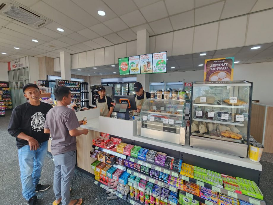 东:登州第一家邮政局便利商店Pos Shop本月中投入运作,为顾客提供多样化服务。