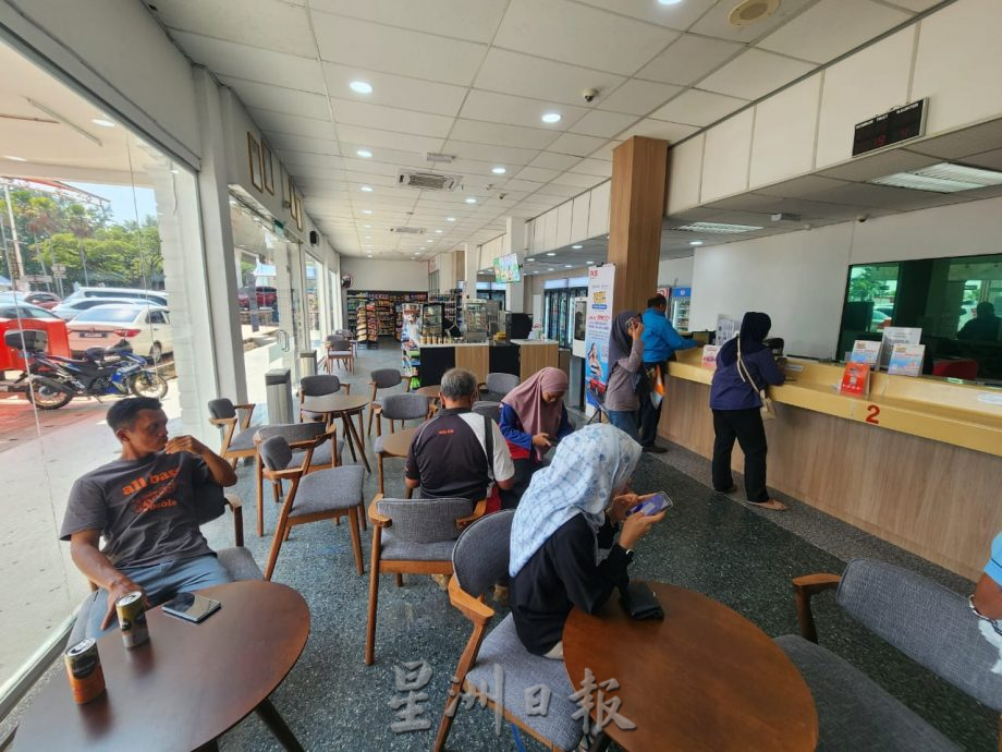 东:登州第一家邮政局便利商店Pos Shop本月中投入运作,为顾客提供多样化服务。