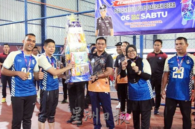 东:百乐警区主任杯排球赛闭幕