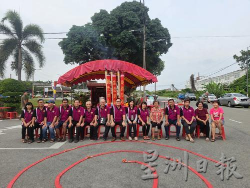 东:直凉丽雅花园居协庆公园拿督公庙神诞