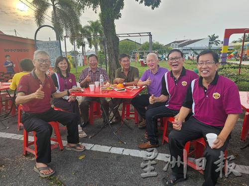 东:直凉丽雅花园居协庆公园拿督公庙神诞