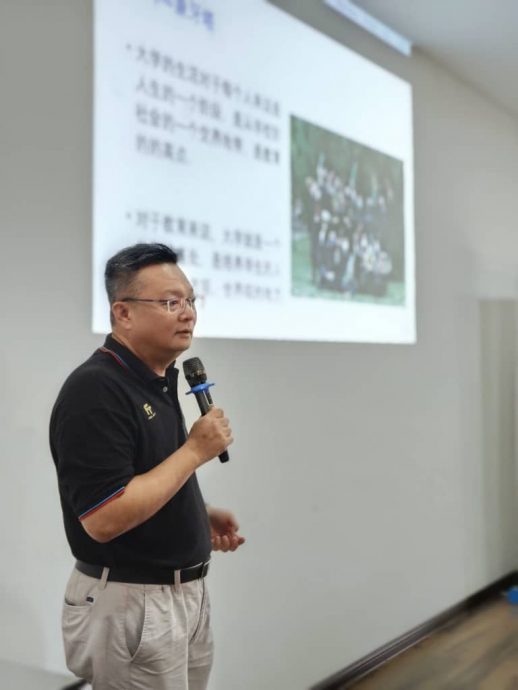 第三届“向阳光奔跑吧”升学咨询讲座圆满举行,为应届毕业生及在籍中学生解答了许多升学疑惑