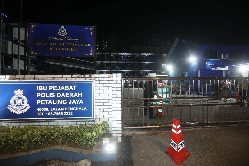 东:警局晚上10时关门闸引起民众误解,打击人民对警信心。