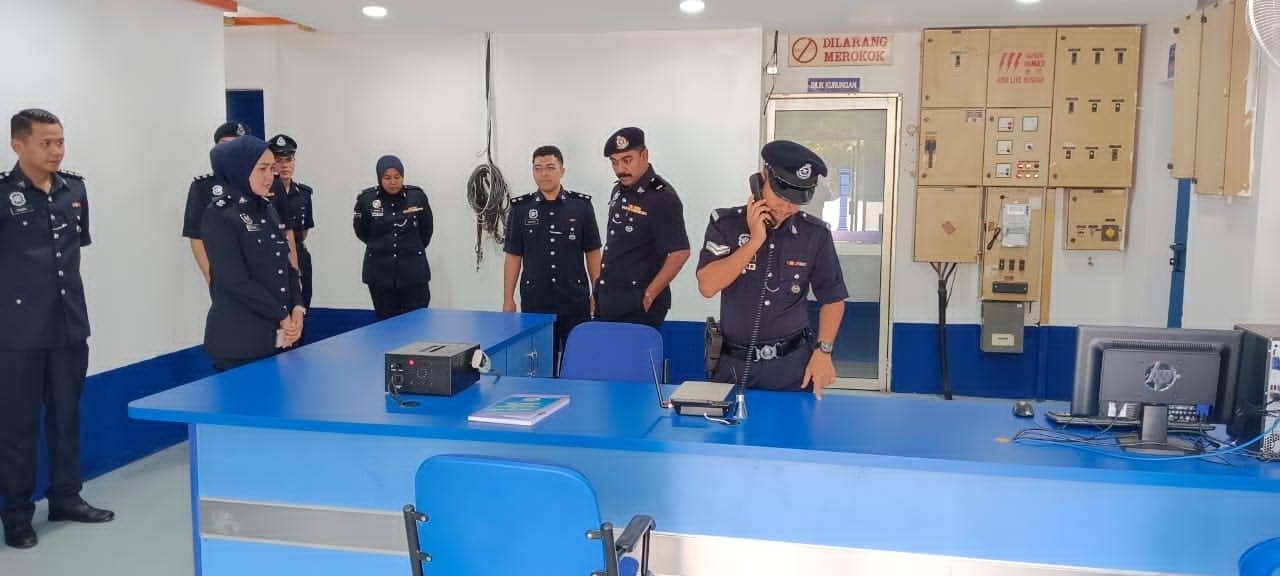 东:警局晚上10时关门闸引起民众误解,打击人民对警信心。