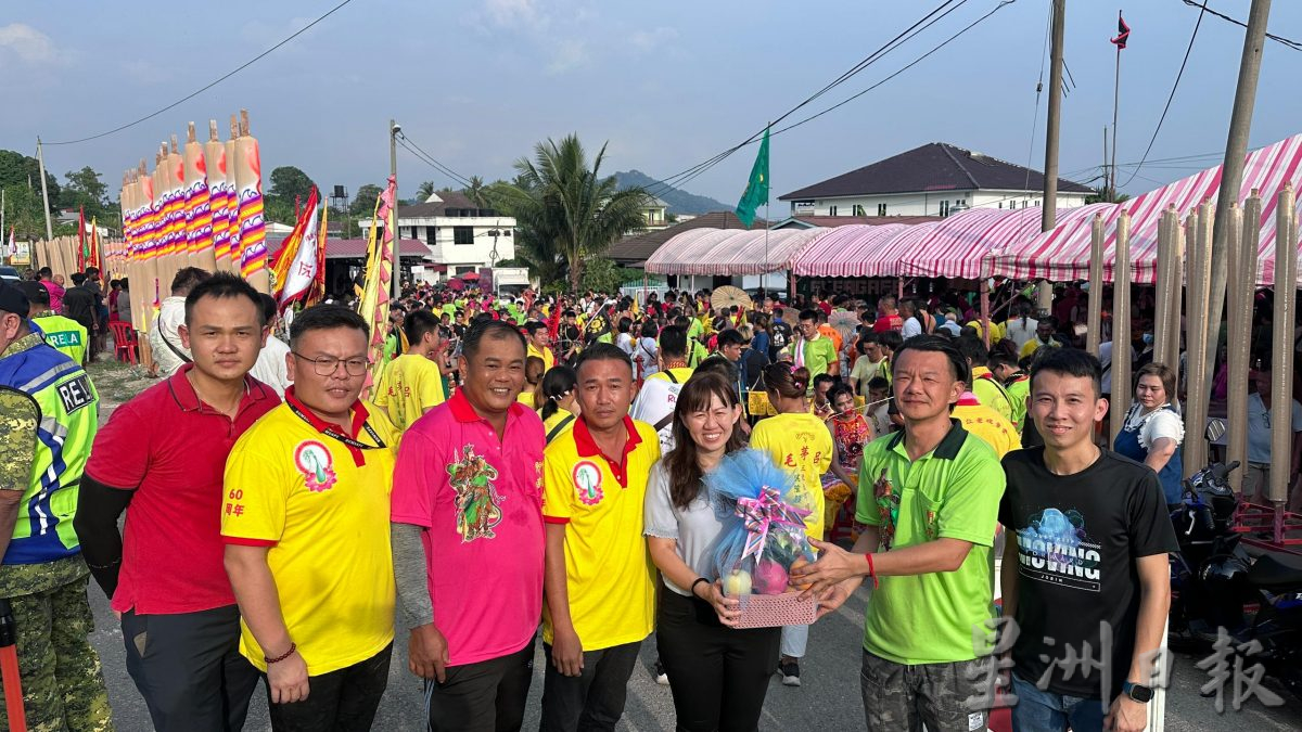 东:金马扬崐圣坛庆宝诞 神明绕境盛况空前