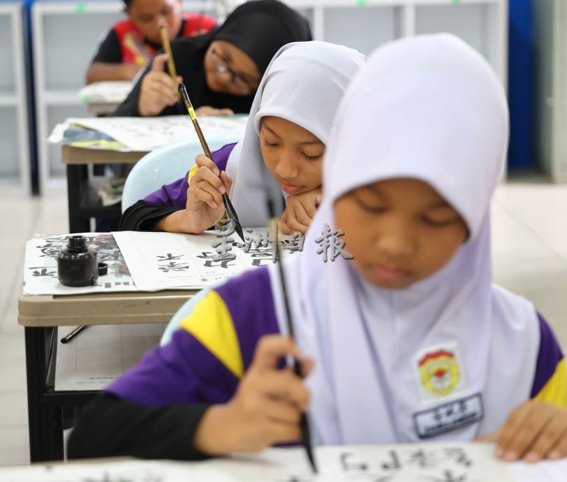 东：青苗杯中小学书法比赛