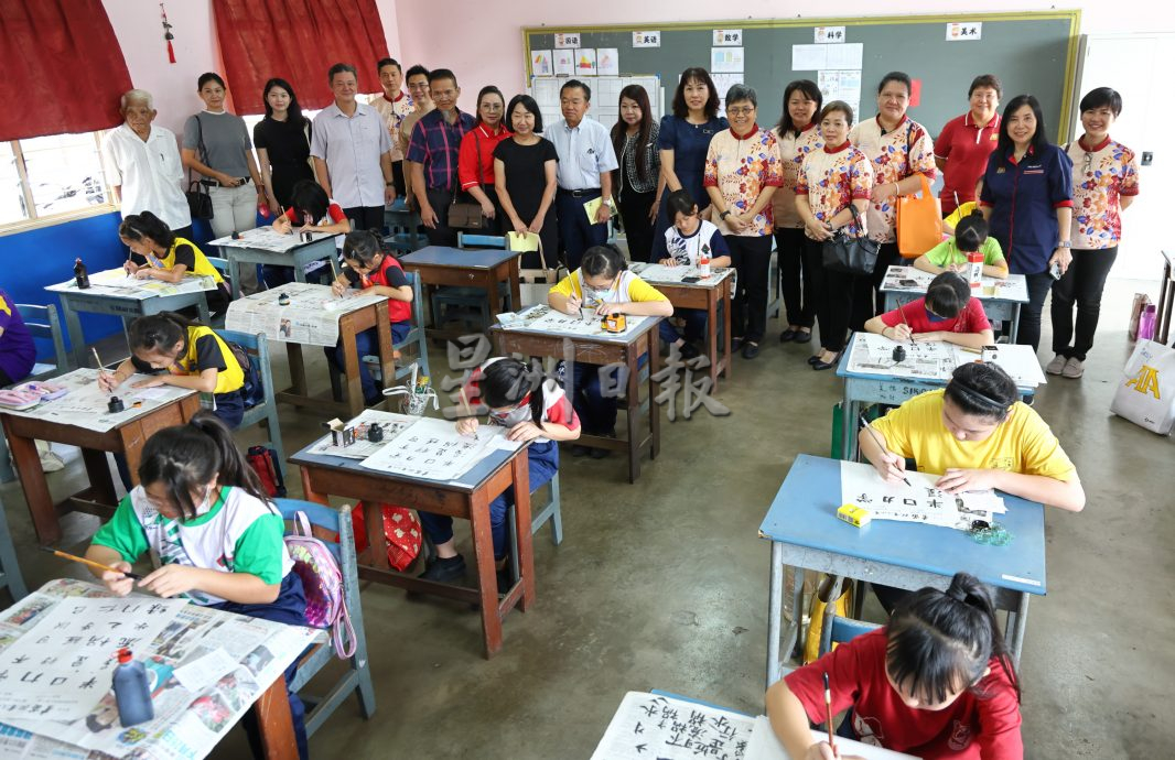 东：青苗杯中小学书法比赛