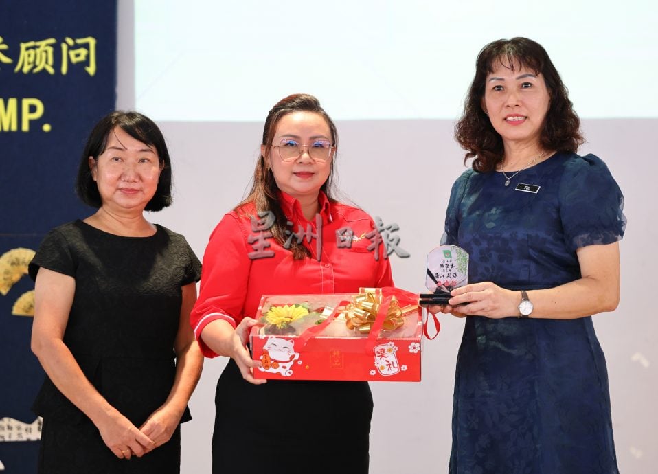 东：青苗杯中小学书法比赛