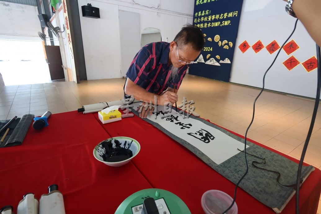 东：青苗杯中小学书法比赛