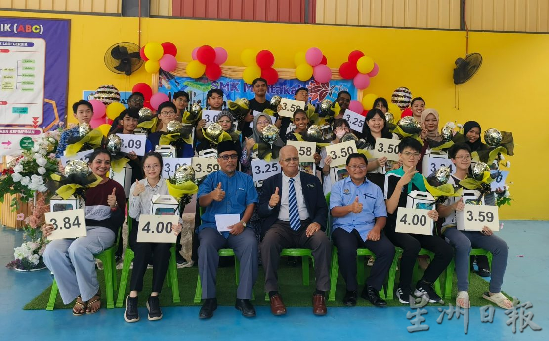 东:STPM放榜,文德甲综合中学成绩上扬 3人考获4.0满分