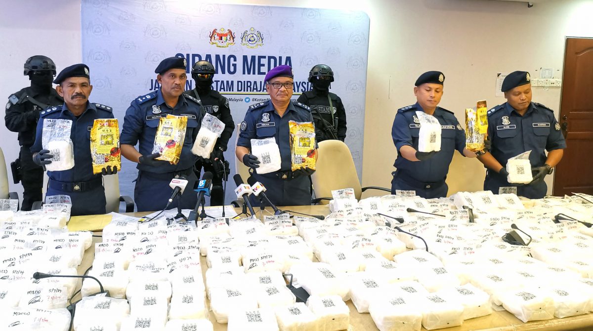 供星洲网/华裔女毒驴租休旅车云运送870万令吉毒品,当场被截查人赃并获